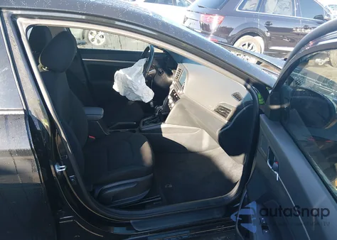 2020 Hyundai Elantra Value Edition z USA, uszkodzony, nr VIN 5NPD84LF4LH499488